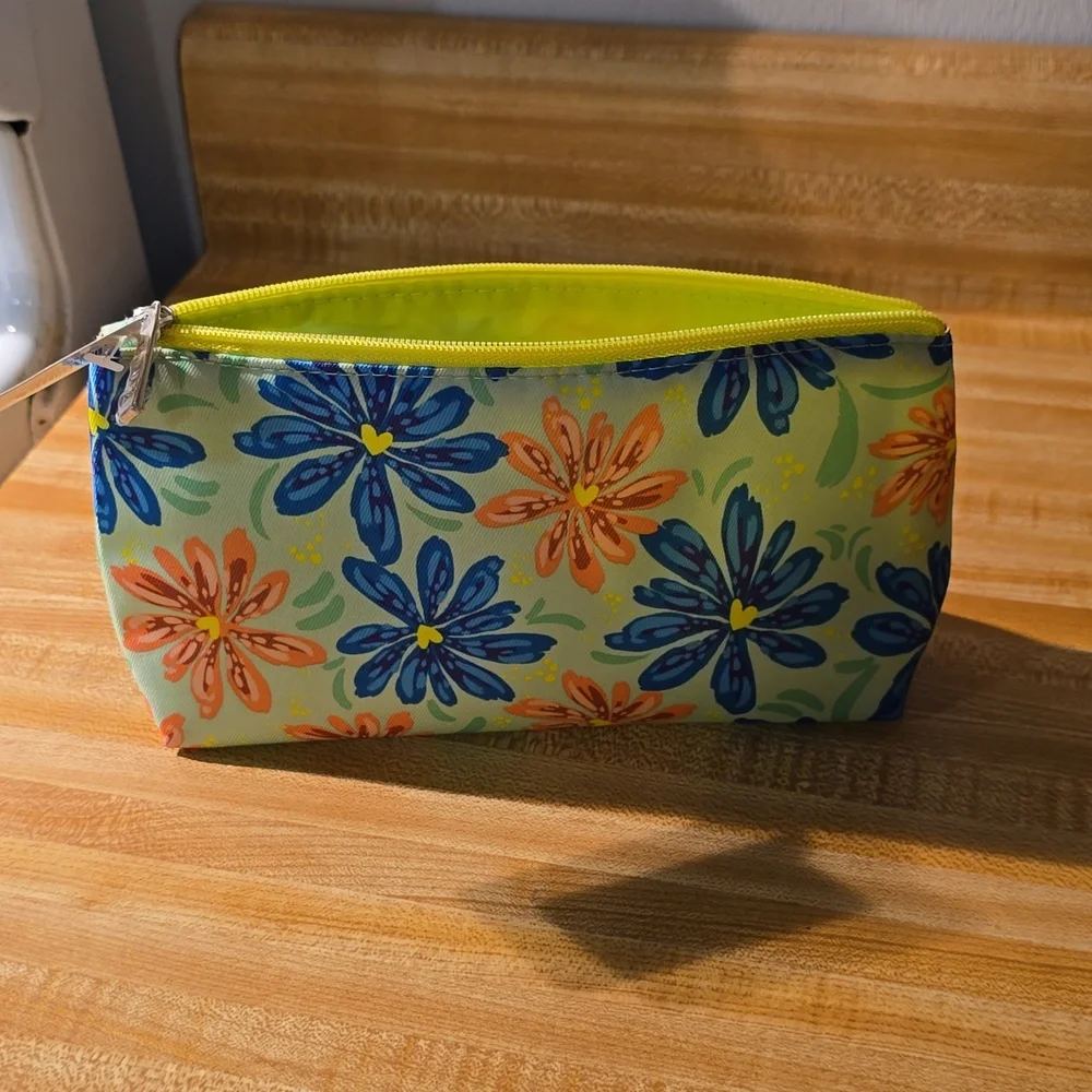 Clinique Cosmetic Makeup Pouch NWT Floral Print